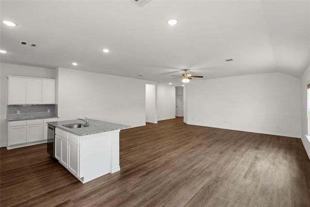 506 Oak Chase Avenue, Dayton, TX 77535