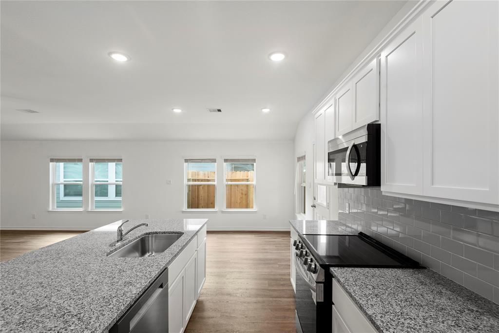 506 Oak Chase Avenue, Dayton, TX 77535