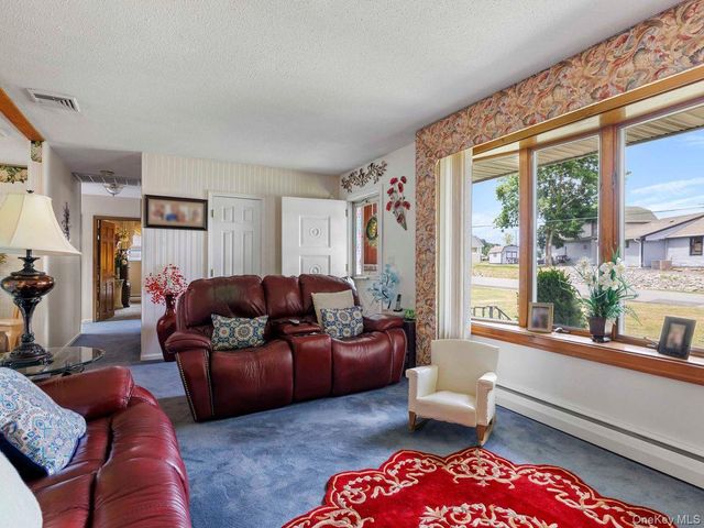 105 S Chapel Hill Road, Highland, NY 12528