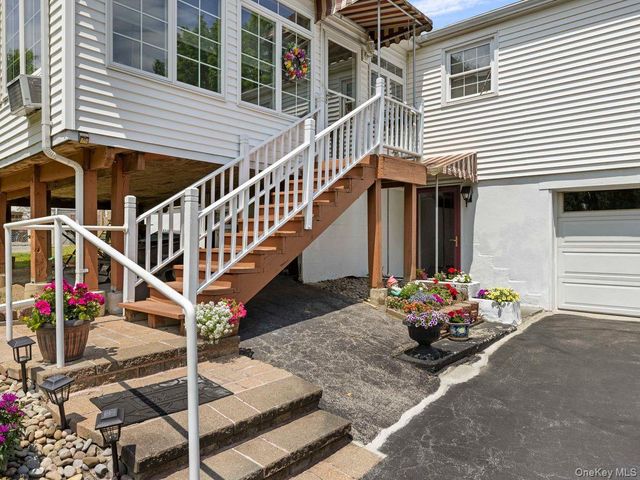 105 S Chapel Hill Road, Highland, NY 12528