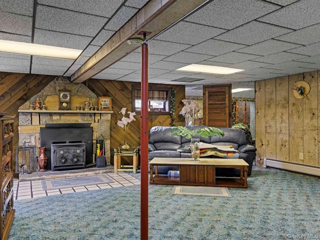 105 S Chapel Hill Road, Highland, NY 12528