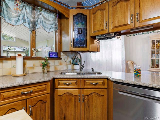 105 S Chapel Hill Road, Highland, NY 12528