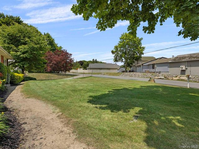 105 S Chapel Hill Road, Highland, NY 12528