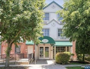 323 Willow Street 2J, Teaneck, NJ 07666