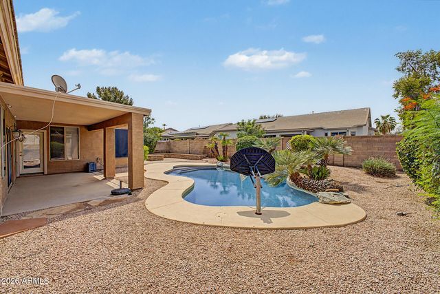 245 E SMOKE TREE Road, Gilbert, AZ 85296