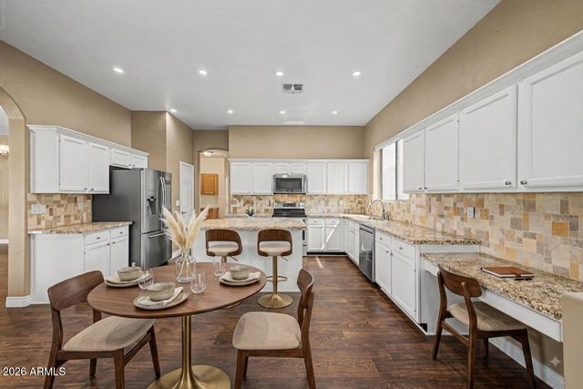 245 E SMOKE TREE Road, Gilbert, AZ 85296