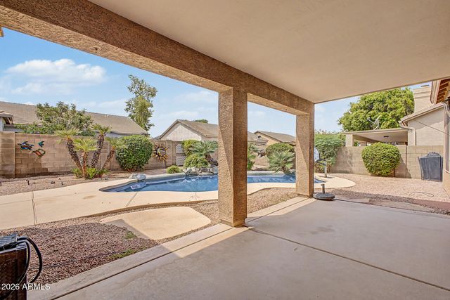 245 E SMOKE TREE Road, Gilbert, AZ 85296