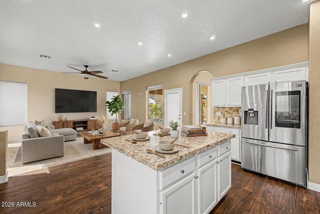 245 E SMOKE TREE Road, Gilbert, AZ 85296