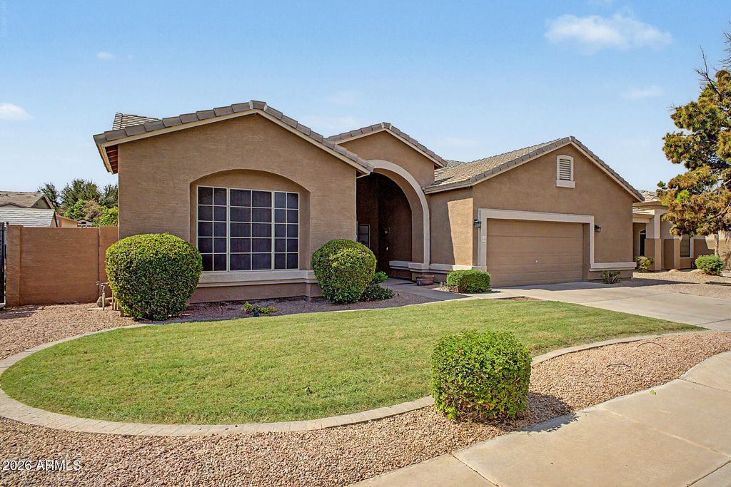 245 E SMOKE TREE Road, Gilbert, AZ 85296