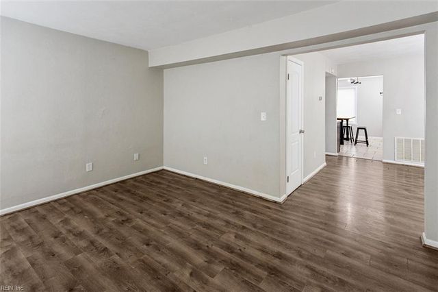 5900 Blackpoole LN, Virginia Beach, VA 23462