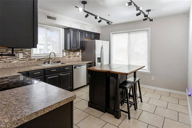 5900 Blackpoole LN, Virginia Beach, VA 23462