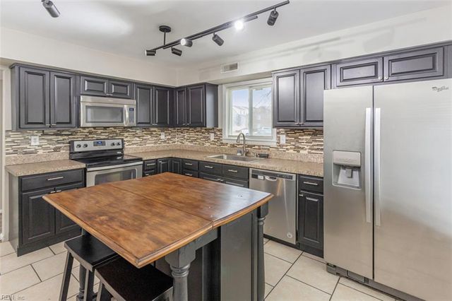 5900 Blackpoole LN, Virginia Beach, VA 23462