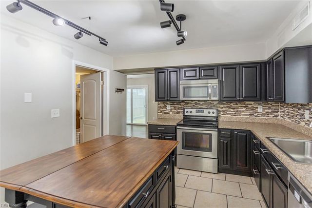 5900 Blackpoole LN, Virginia Beach, VA 23462