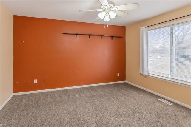 5900 Blackpoole LN, Virginia Beach, VA 23462