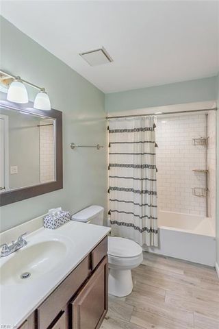 5900 Blackpoole LN, Virginia Beach, VA 23462