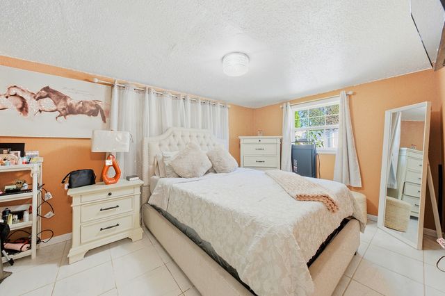 1124 Gael Drive, Joliet, IL 60435