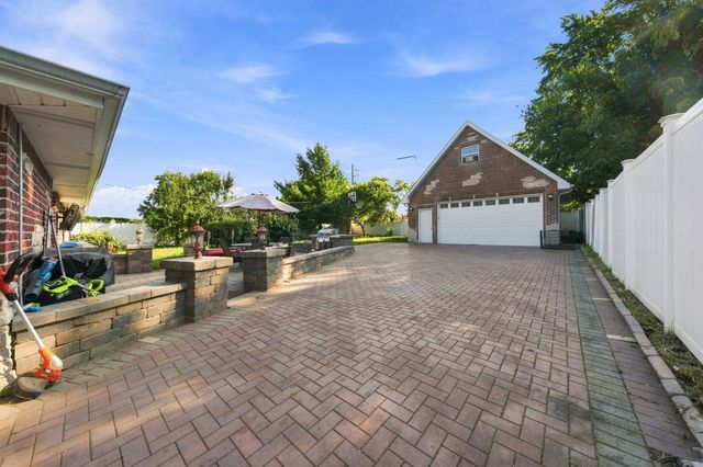 1124 Gael Drive, Joliet, IL 60435