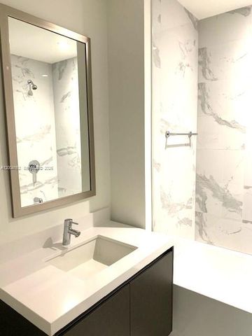 851 NE 1st Ave 2110, Miami, FL 33132