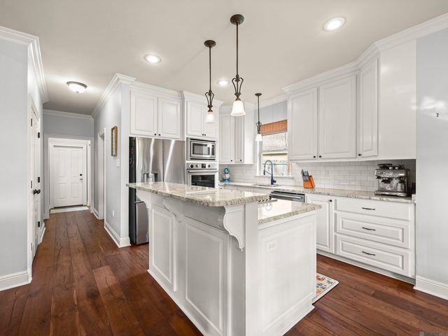 19910 Stone Hill Dr, Denham Springs, LA 70726