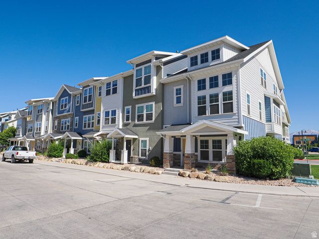 702 E 380 N, Vineyard, UT 84058