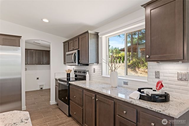 160 E Spruce Street, Union, WA 98592