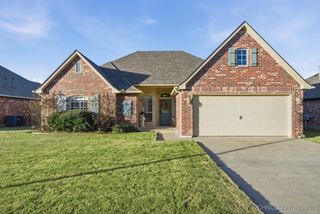 1329 E 146th Place S, Glenpool, OK 74033
