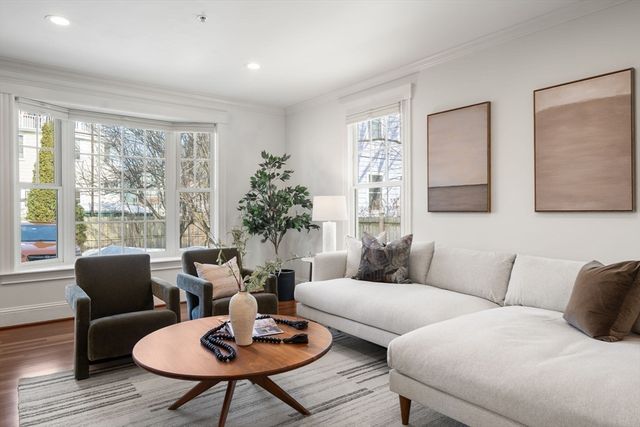 39 Oak St 39B, Somerville, MA 02143