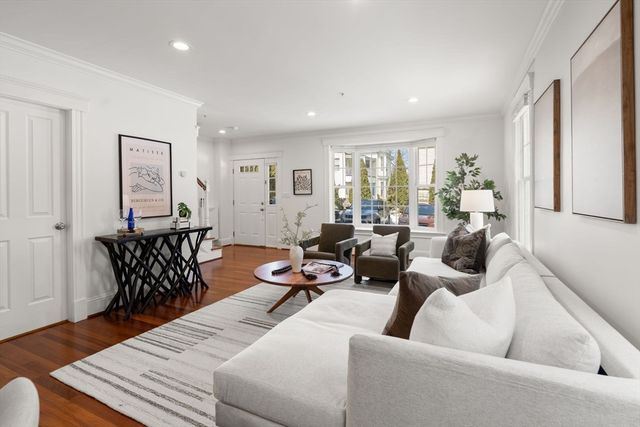 39 Oak St 39B, Somerville, MA 02143