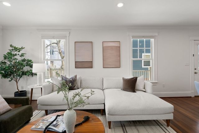 39 Oak St 39B, Somerville, MA 02143