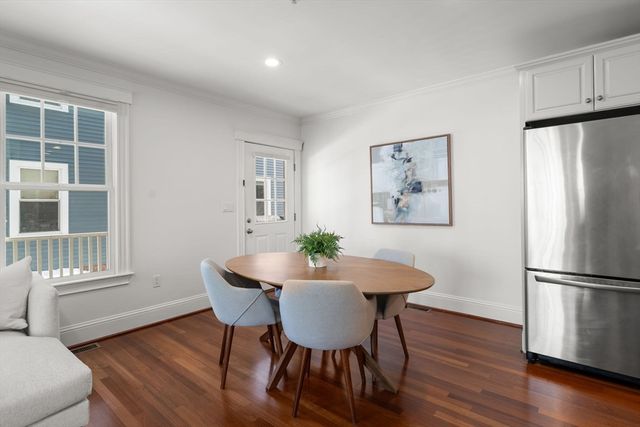 39 Oak St 39B, Somerville, MA 02143