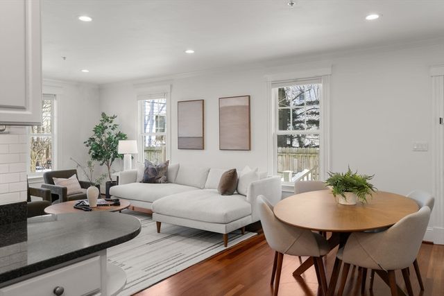 39 Oak St 39B, Somerville, MA 02143