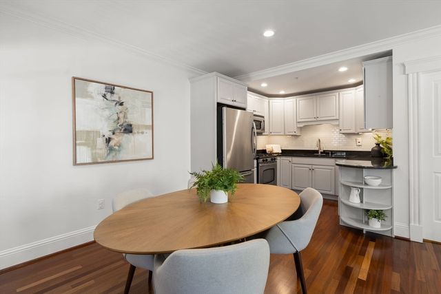 39 Oak St 39B, Somerville, MA 02143