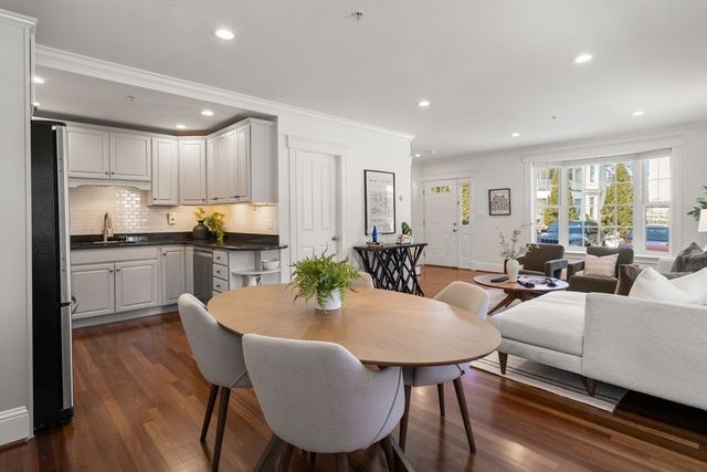 39 Oak St 39B, Somerville, MA 02143