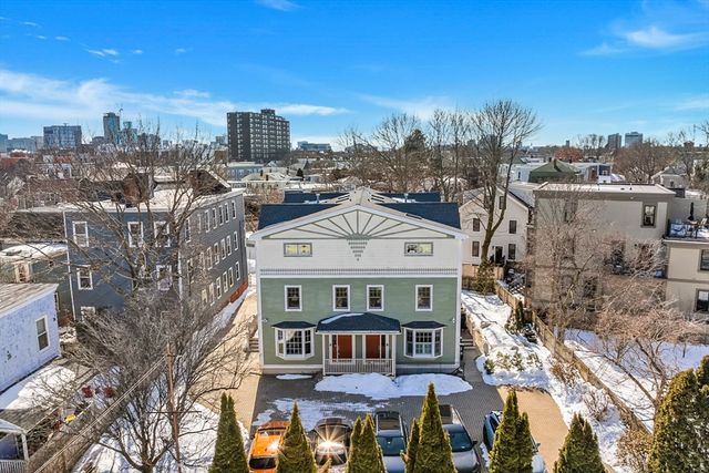 39 Oak St 39B, Somerville, MA 02143