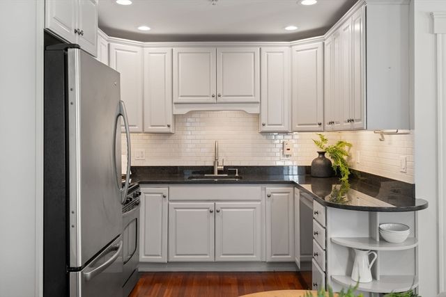 39 Oak St 39B, Somerville, MA 02143