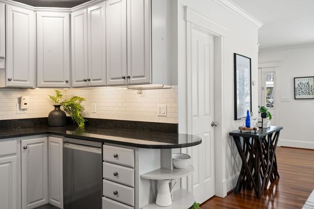 39 Oak St 39B, Somerville, MA 02143