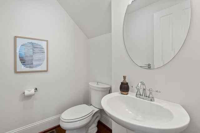 39 Oak St 39B, Somerville, MA 02143