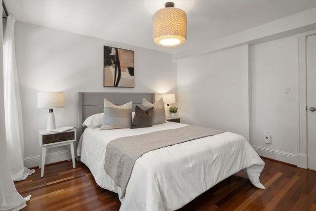 39 Oak St 39B, Somerville, MA 02143