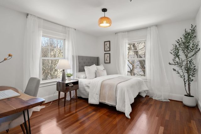 39 Oak St 39B, Somerville, MA 02143