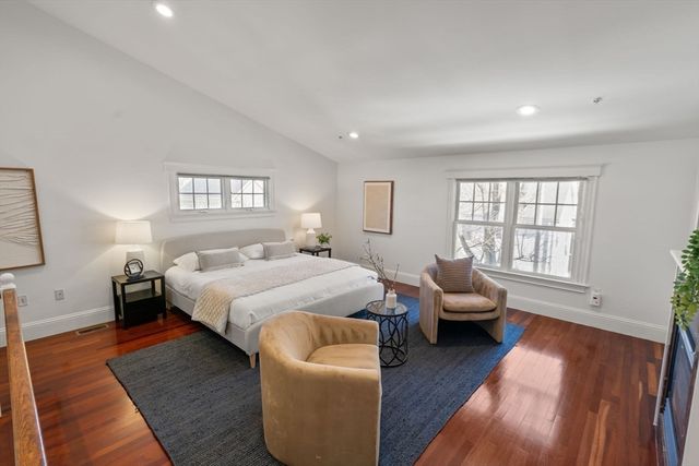 39 Oak St 39B, Somerville, MA 02143