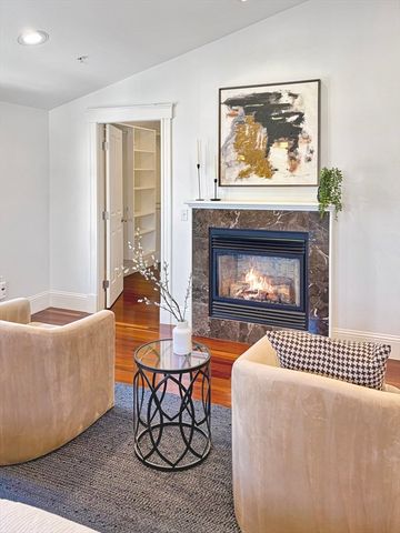 39 Oak St 39B, Somerville, MA 02143