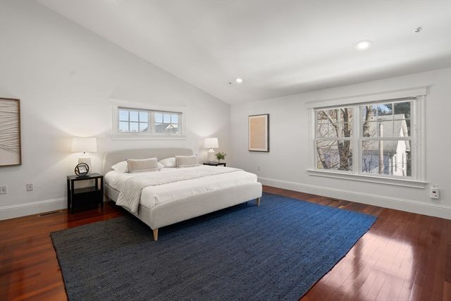 39 Oak St 39B, Somerville, MA 02143