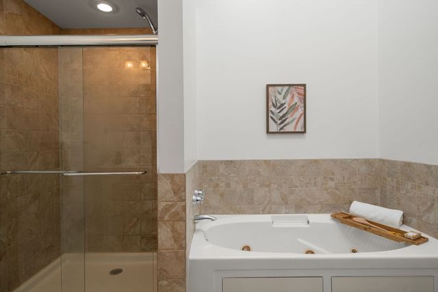 39 Oak St 39B, Somerville, MA 02143