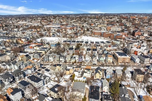 39 Oak St 39B, Somerville, MA 02143