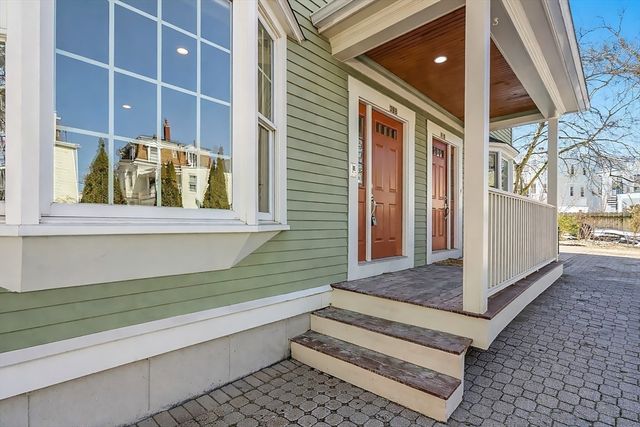 39 Oak St 39B, Somerville, MA 02143