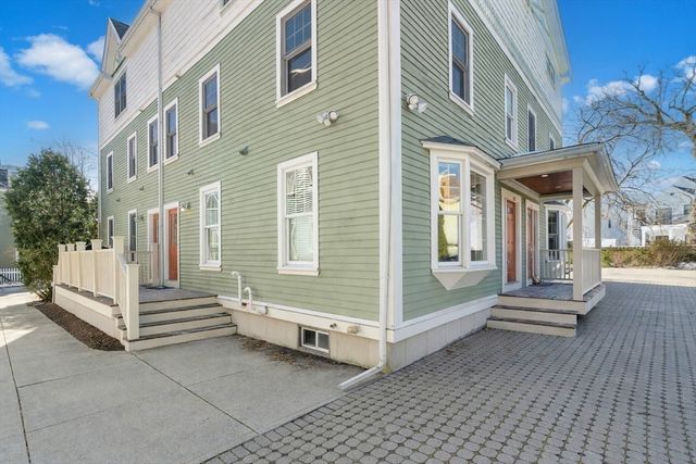 39 Oak St 39B, Somerville, MA 02143