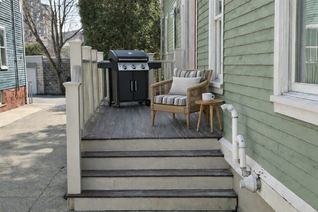 39 Oak St 39B, Somerville, MA 02143