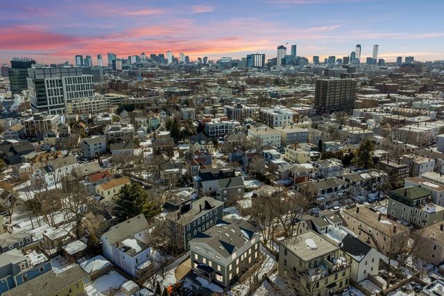 39 Oak St 39B, Somerville, MA 02143