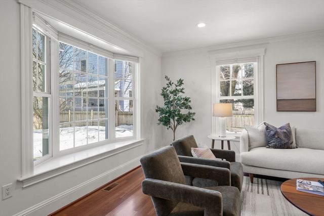 39 Oak St 39B, Somerville, MA 02143