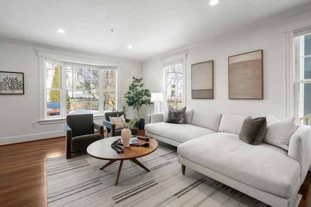 39 Oak St 39B, Somerville, MA 02143